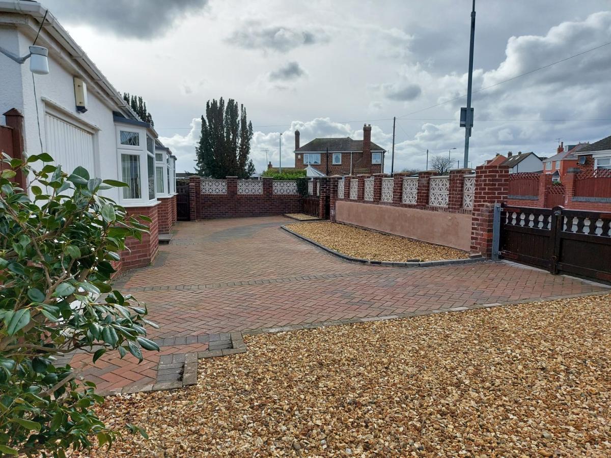 Villa The Hermitage Private Detached Bungalow à Rhyl Extérieur photo