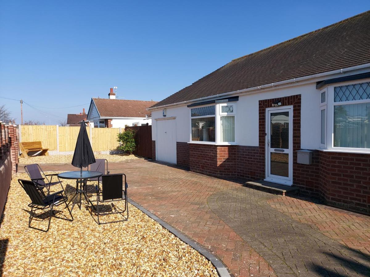Villa The Hermitage Private Detached Bungalow à Rhyl Extérieur photo